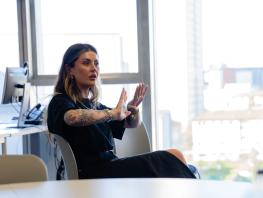 Jamie Genevieve speaks with students about her experiences 