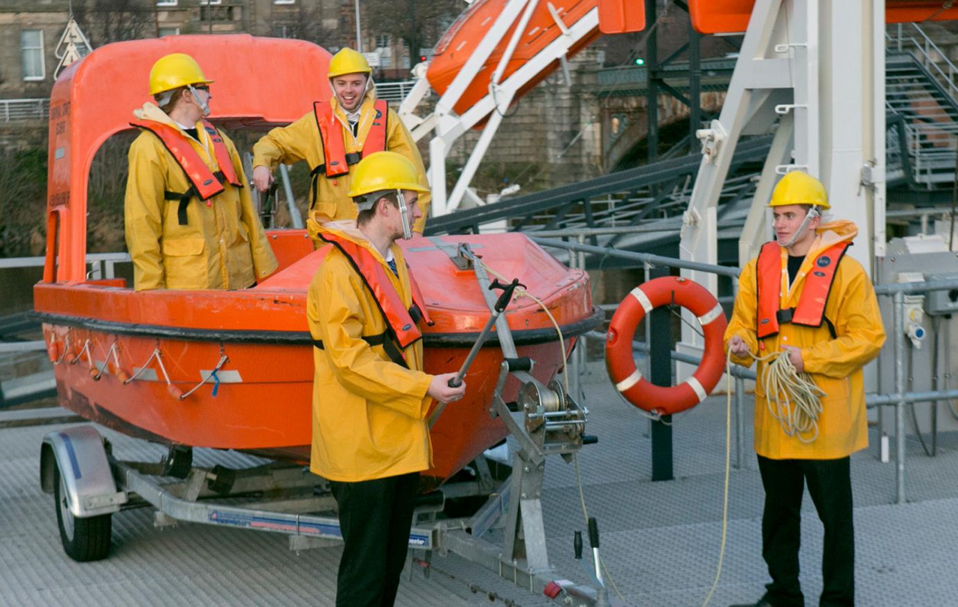 UK Maritime and Coastguard Agency Officer of the Watch (Reg11/ 1) (including HNC Nautical Science) HNC ...