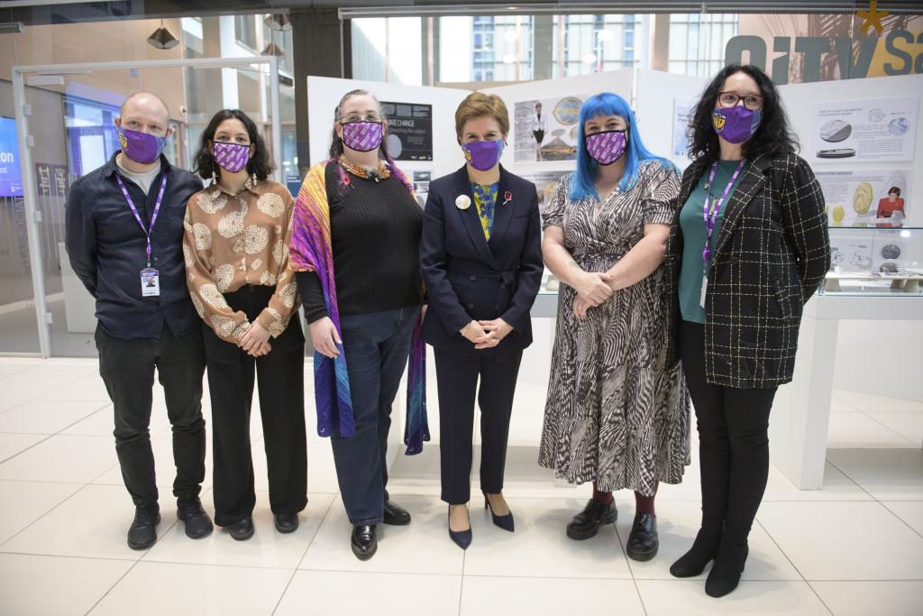 Photograph of First Minister with HND jewellery students and lecturers