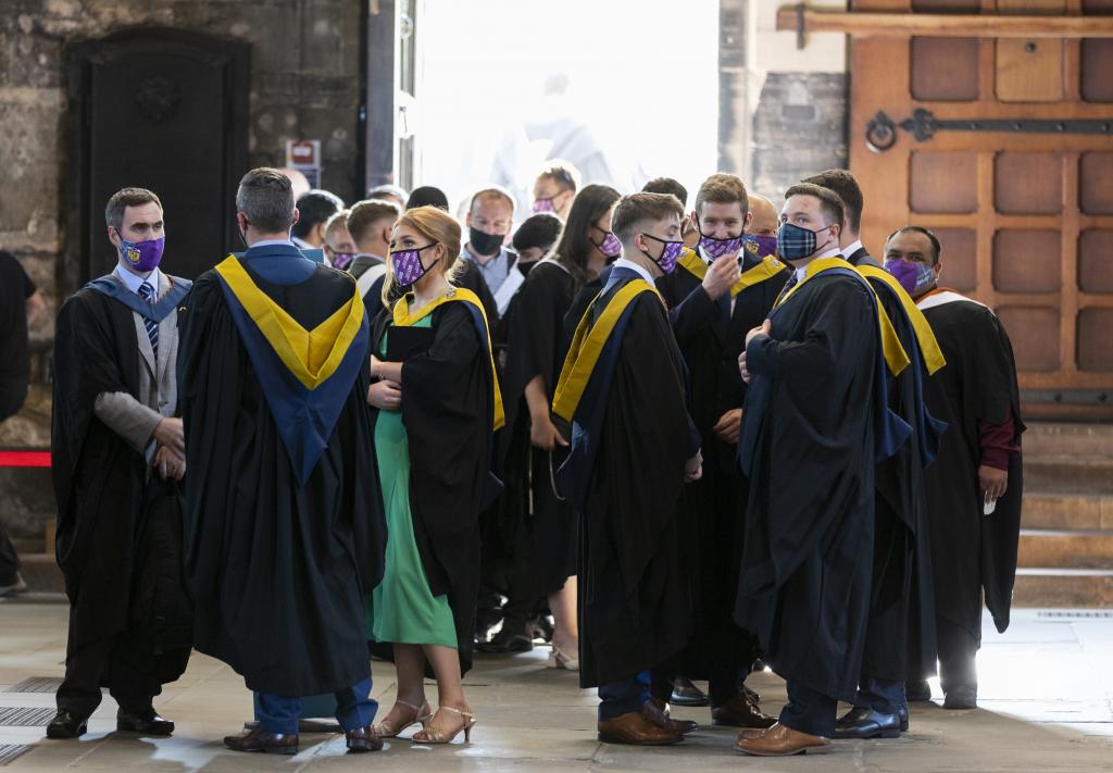 Photograph of City of Glasgow College graduation ceremony at Glasgow Cathedral