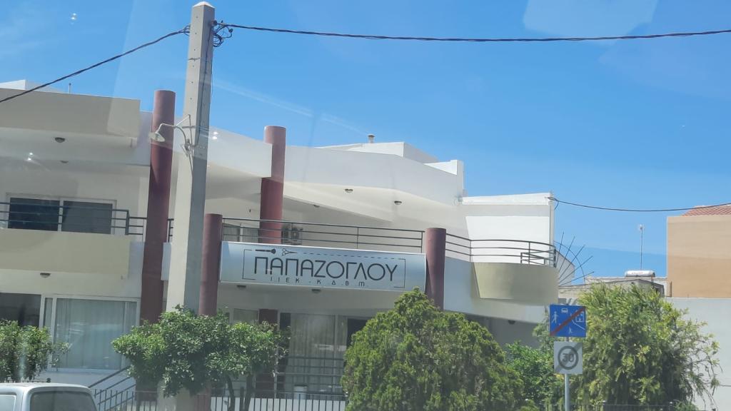 Sxoli Papazoglou- Training Institute for Barbering, Hairdressing, Beauty, Make up