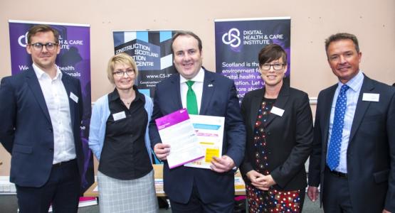 (L-R) Lewis Gale and Dr Sanna Rimpiläinen, FUTUREquipped; Paul Wheelhouse, Minister Business, Innovation and Energy; Rohan Bush, FUTUREquipped, John Foster, CSIC
